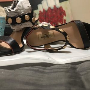 Womans sandal/heels shoes